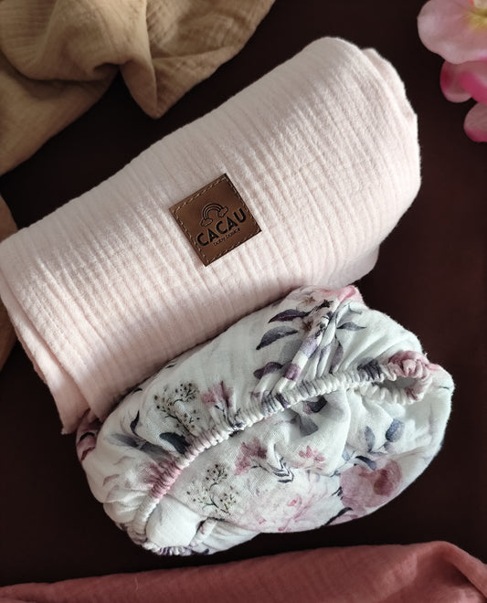 Conjunto Lençol Peónias e Swaddle Rosinha