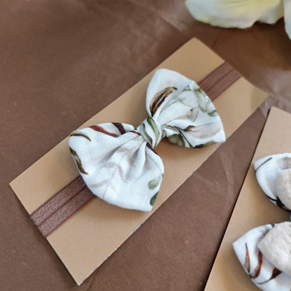 Conjunto Fraldinha Chocolate e Laço Folhas Castanhas